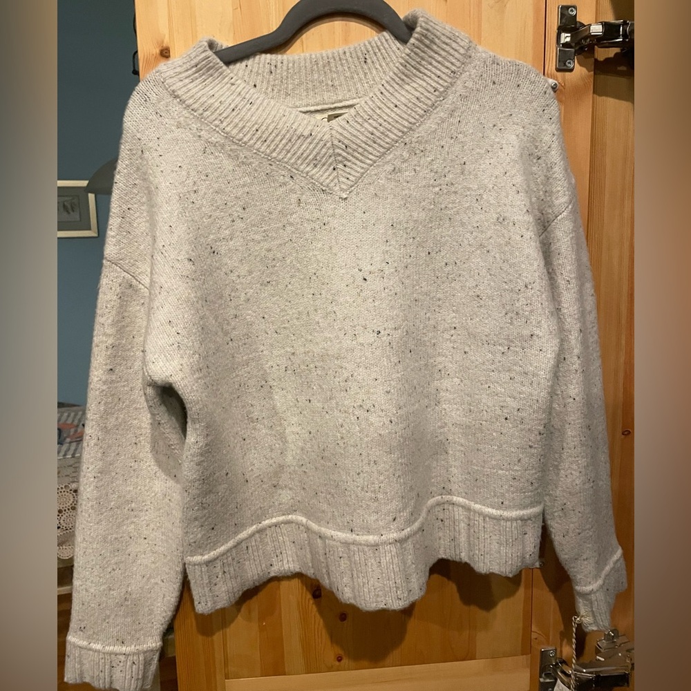 Jessica Simpson Light Gray V Neck Sweater